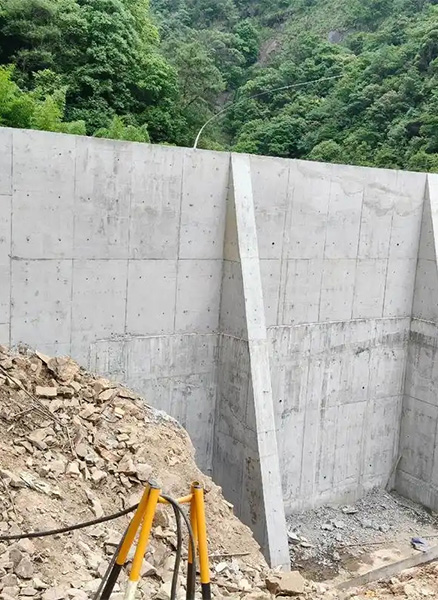 邯郸峰峰矿区重力式挡土墙